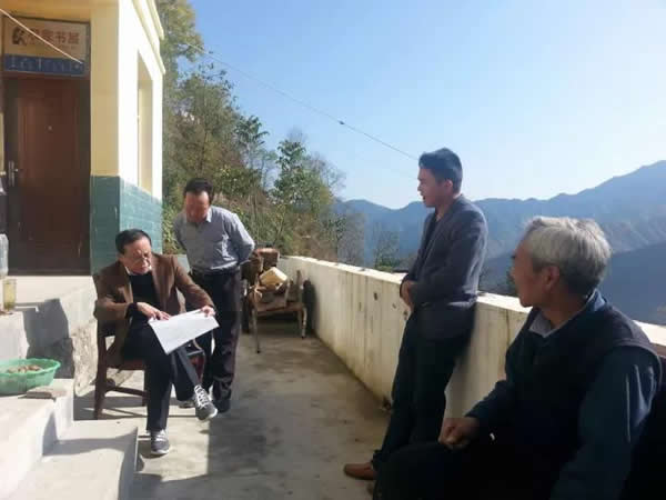隴運集團公司董事長、黨委書記李寅祥率相關人員專程前往精準扶貧點進行深入調研