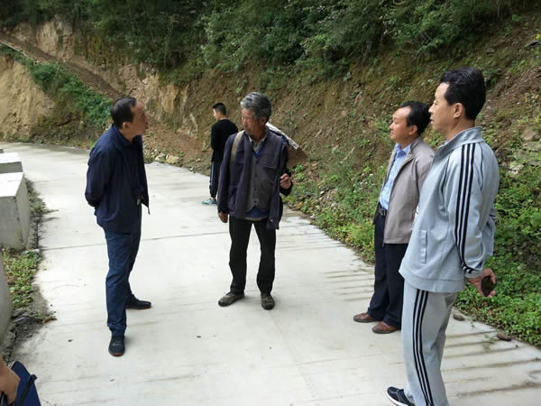 隴運(yùn)集團(tuán)公司黨委書記、董事長(zhǎng)李寅祥同志深入琵琶鎮(zhèn)寧強(qiáng)村開(kāi)展幫扶工作