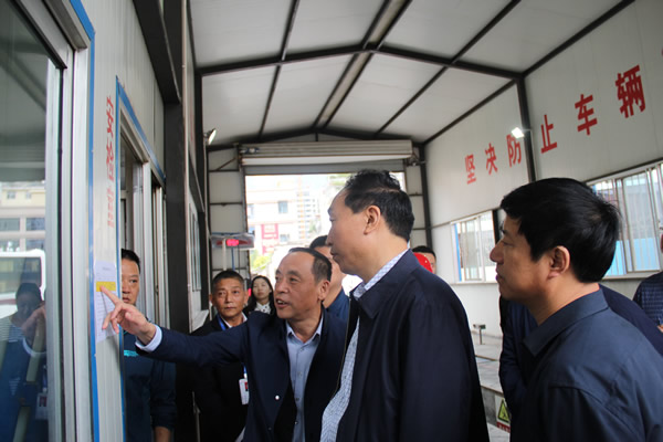 市安委辦主任、安監(jiān)局局長李永宏一行到隴運集團公司檢查指導(dǎo)工作