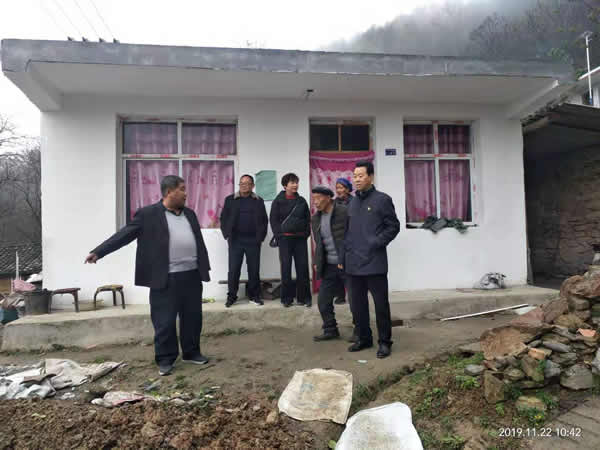 隴運(yùn)集團(tuán)公司開(kāi)展“解難題、辦實(shí)事、送溫暖”主題黨日活動(dòng)