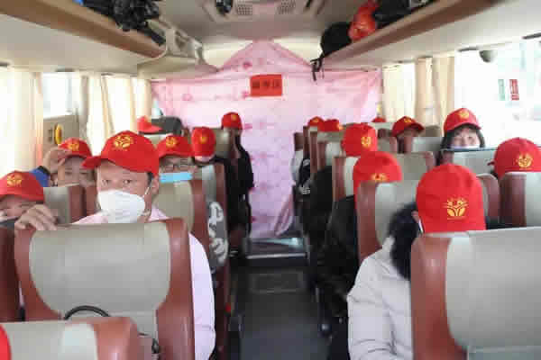 隴運集團(tuán)開展定制(包車)業(yè)務(wù) 助力企業(yè)復(fù)工復(fù)產(chǎn)