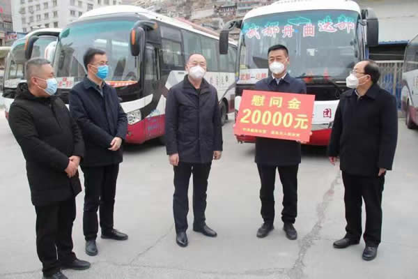 隴南市副市長(zhǎng)陳貴生帶領(lǐng)工作人員 慰問隴運(yùn)集團(tuán)公司