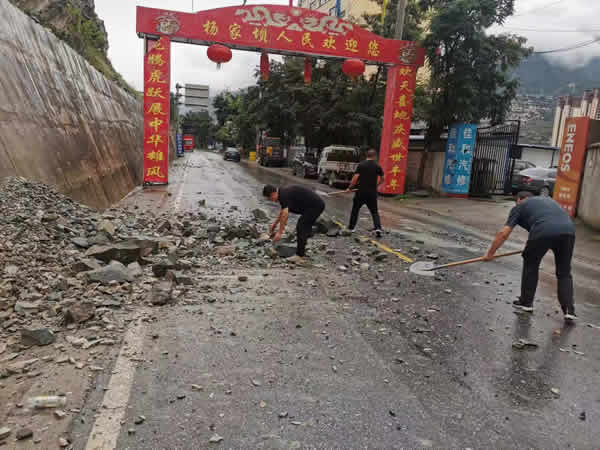 聞汛而動  主動作為 --隴運(yùn)集團(tuán)公司迅速行動全力做好防汛搶險和運(yùn)輸保障工作