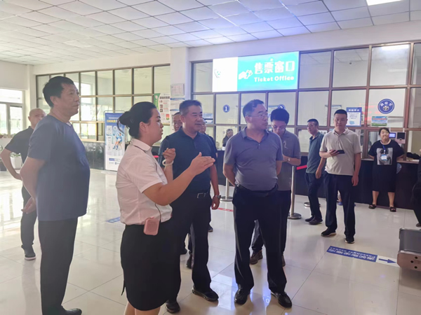 交通運輸部科學研究院紀委書記侯海強一行蒞臨隴運集團成縣汽車站調研指導工作