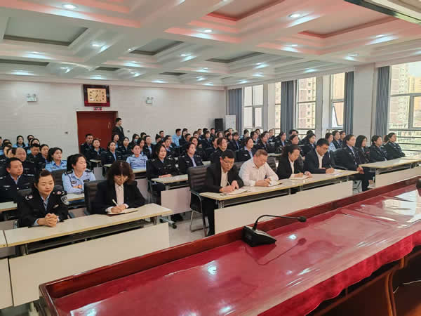 隴運(yùn)集團(tuán)武都公交公司舉辦駕駛員綜合能力提升培訓(xùn)班開班儀式