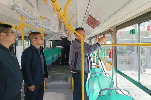 隴南市隴運集團公司值班領導帶隊檢查“五一”假日期間安全生產(chǎn)工作